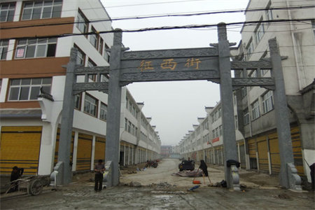 捡漏明诚！4700一平中间楼层套三双卫！首付7万！出售